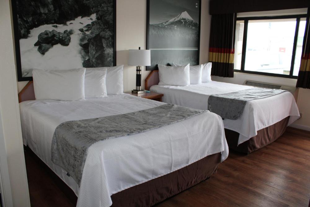 Queen Room interior